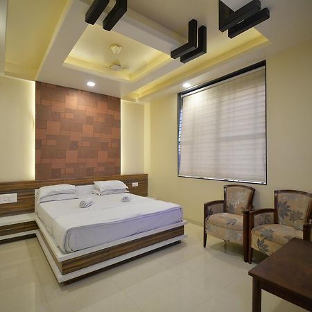 Hotel Radhe Krishna Solapur Dış mekan fotoğraf