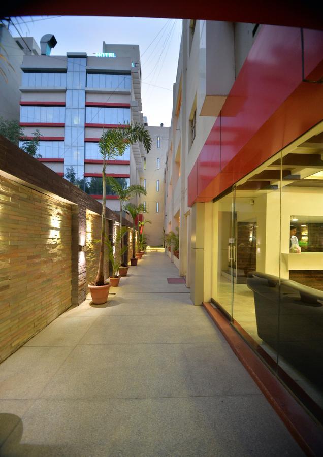 Hotel Radhe Krishna Solapur Dış mekan fotoğraf