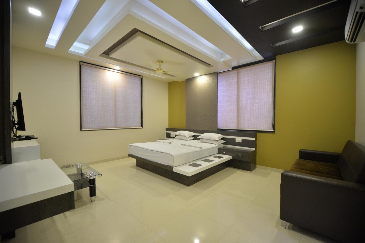 Hotel Radhe Krishna Solapur Dış mekan fotoğraf