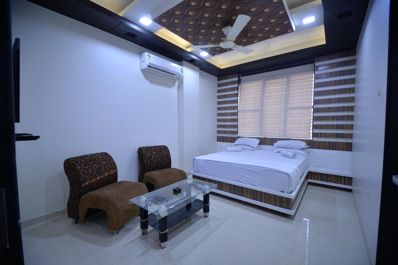 Hotel Radhe Krishna Solapur Dış mekan fotoğraf