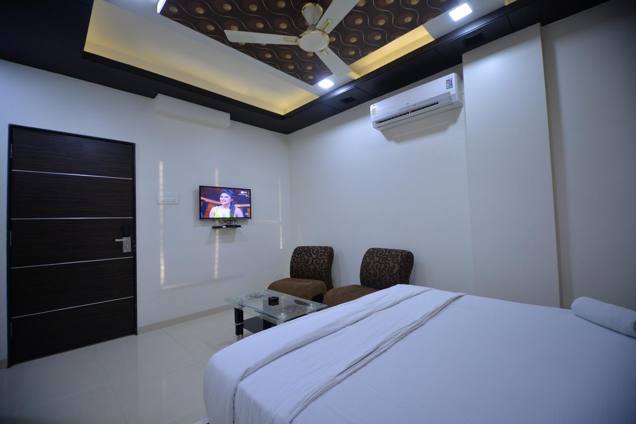 Hotel Radhe Krishna Solapur Dış mekan fotoğraf