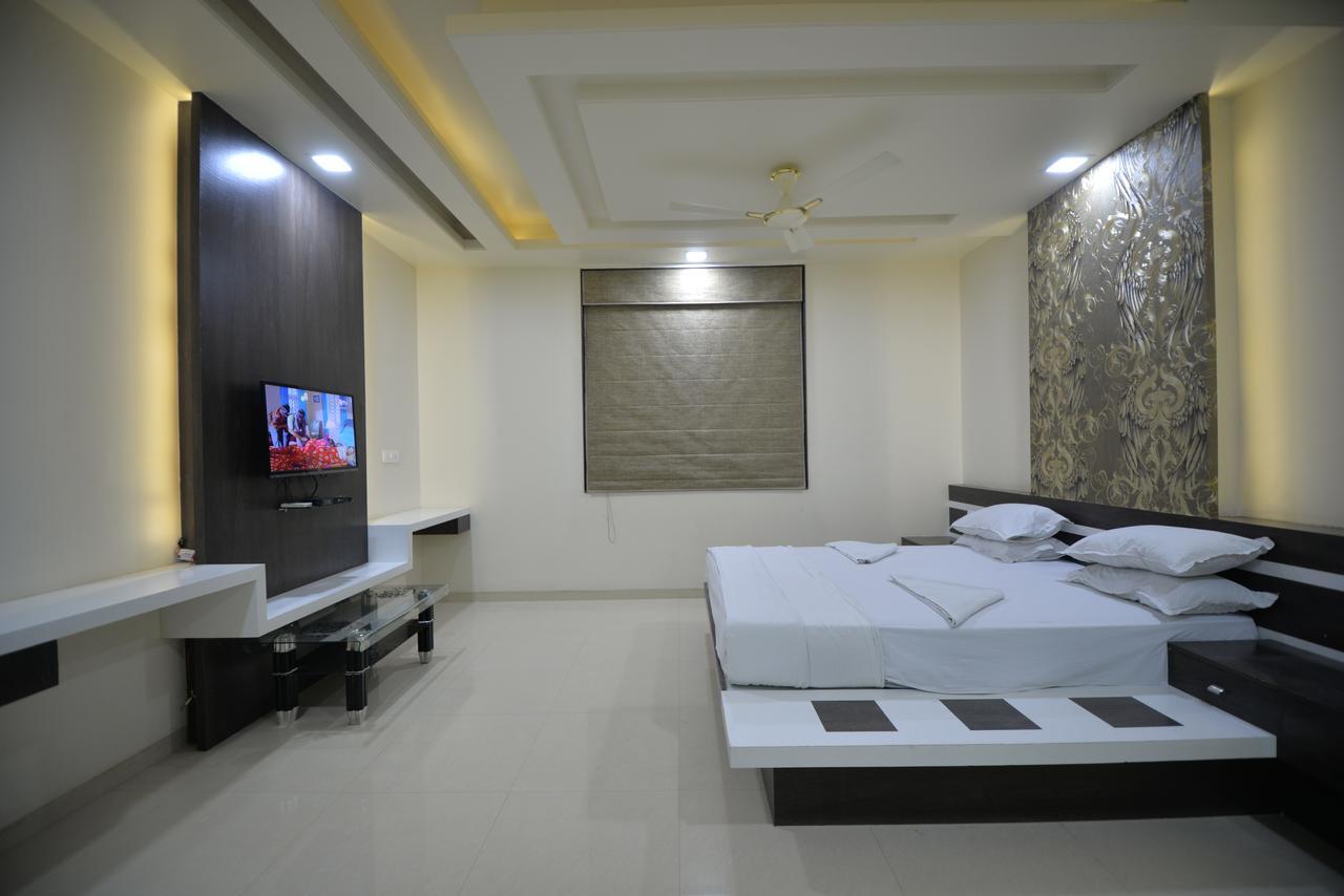 Hotel Radhe Krishna Solapur Dış mekan fotoğraf